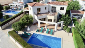 Holiday villa with pool and sea view!